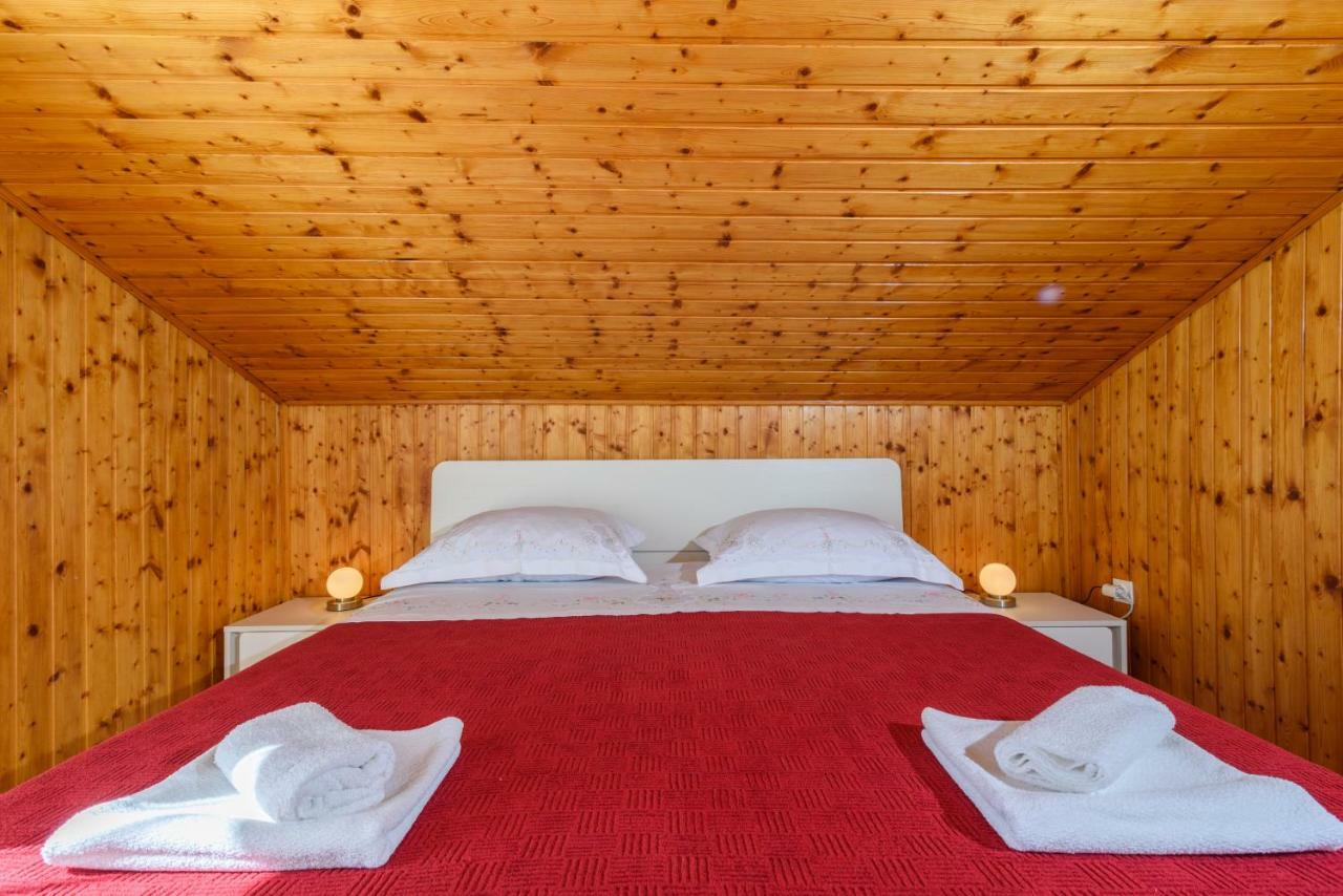 Accommodation Mamut Trogir Bagian luar foto