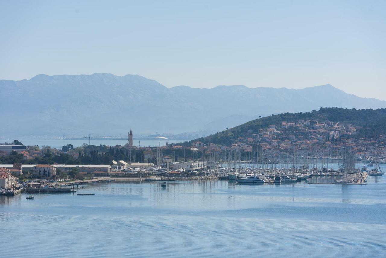 Accommodation Mamut Trogir Bagian luar foto