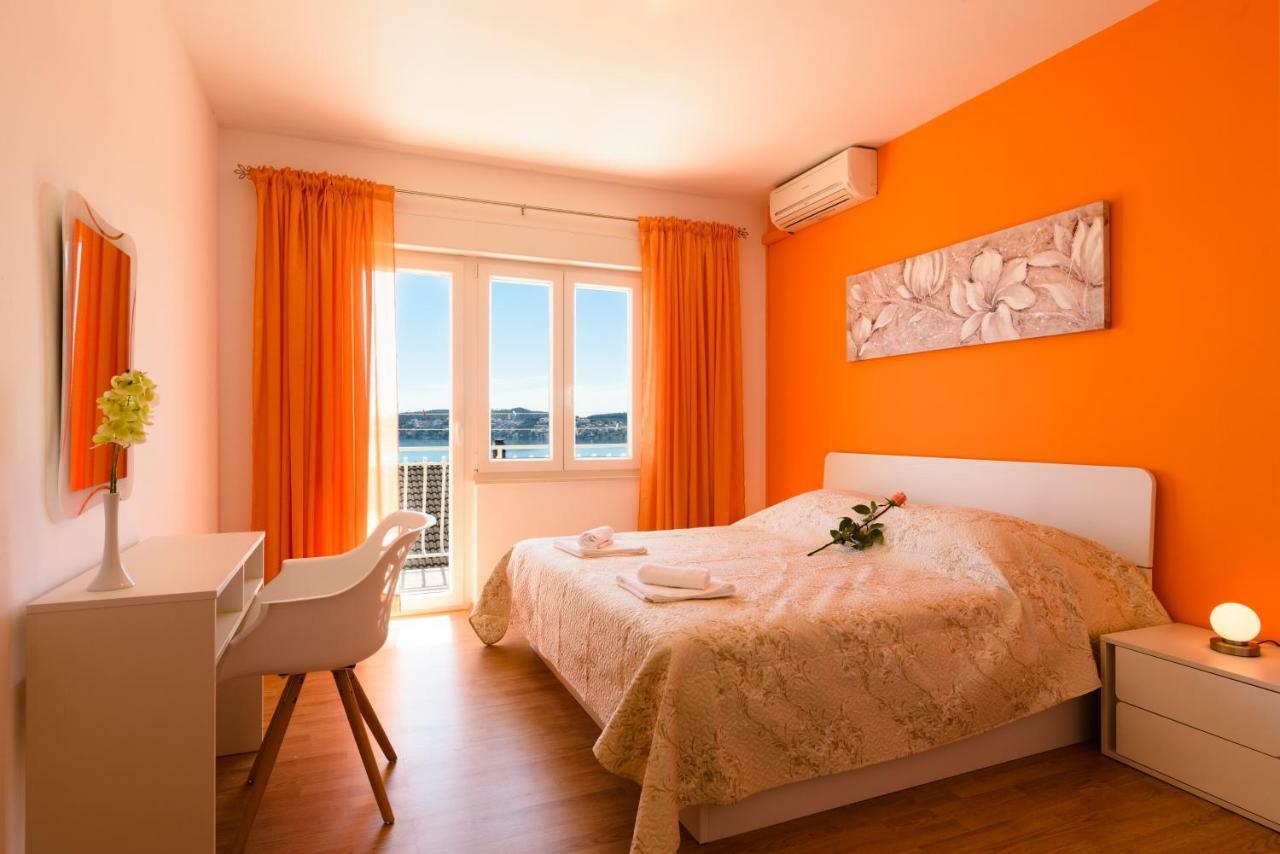 Accommodation Mamut Trogir Bagian luar foto