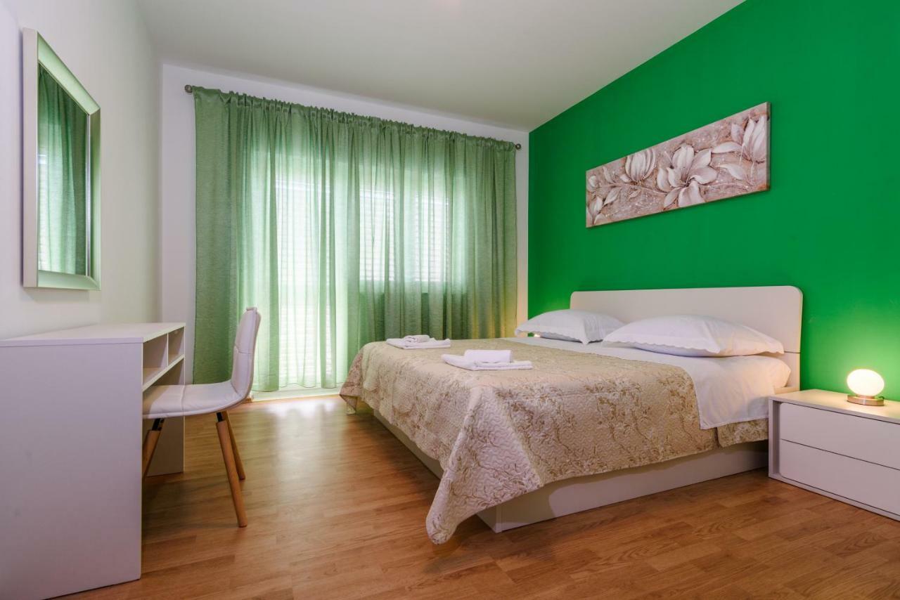 Accommodation Mamut Trogir Bagian luar foto