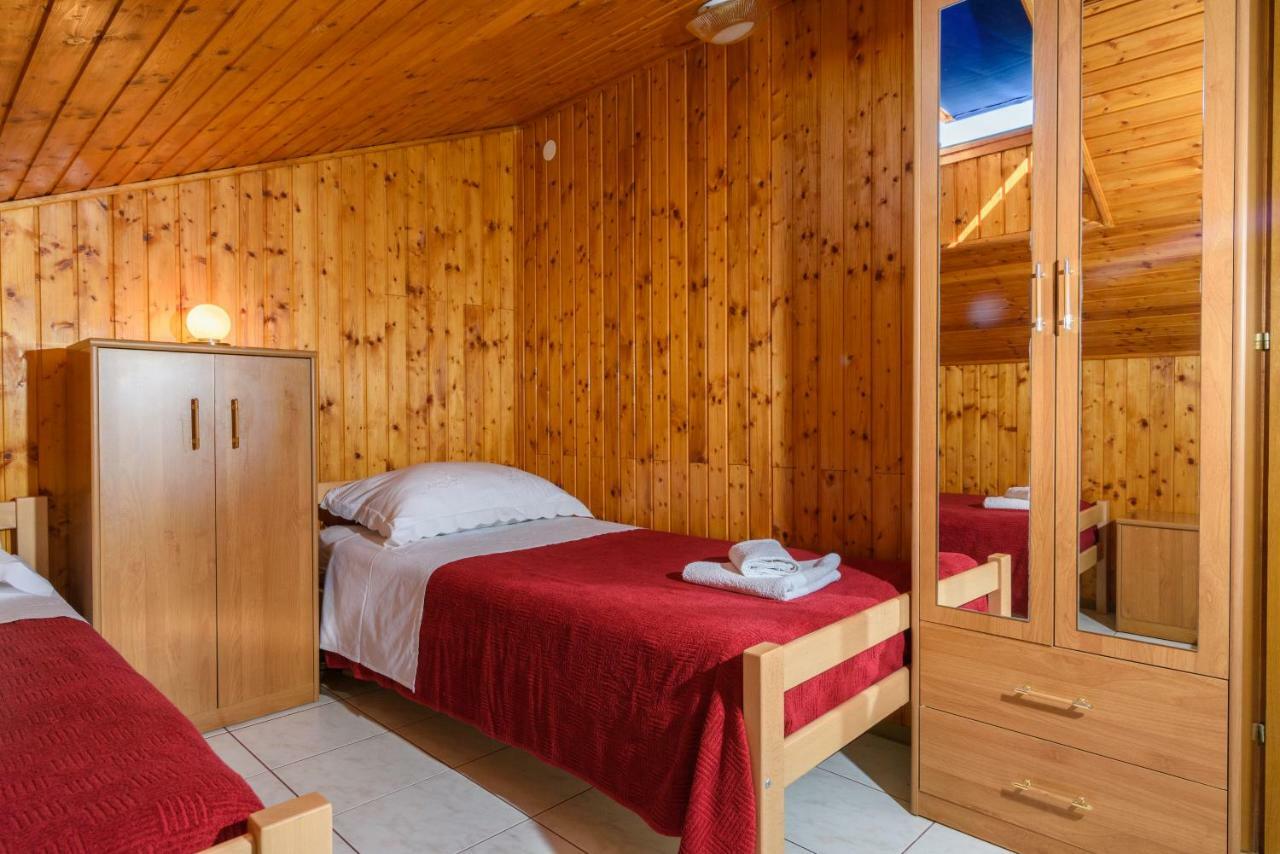Accommodation Mamut Trogir Bagian luar foto