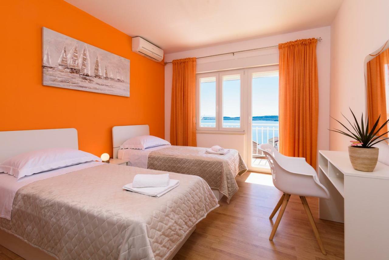 Accommodation Mamut Trogir Bagian luar foto