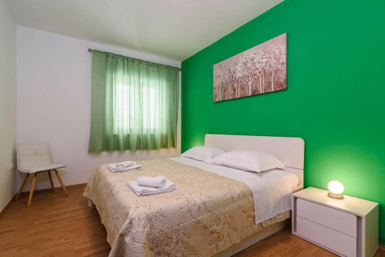 Accommodation Mamut Trogir Bagian luar foto