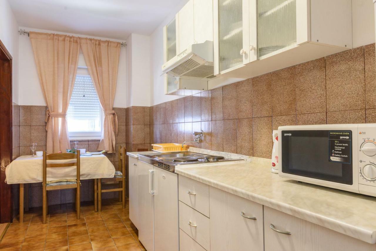 Accommodation Mamut Trogir Bagian luar foto