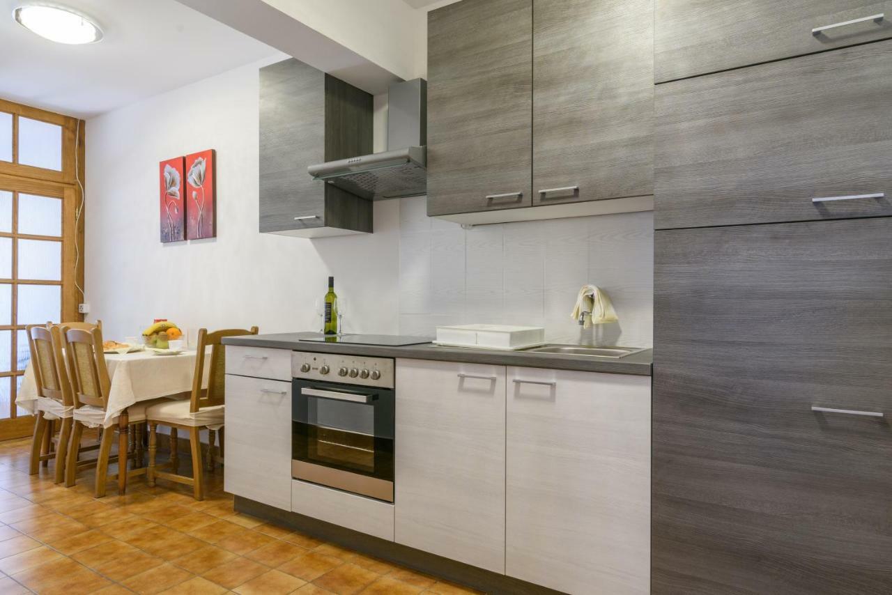 Accommodation Mamut Trogir Bagian luar foto
