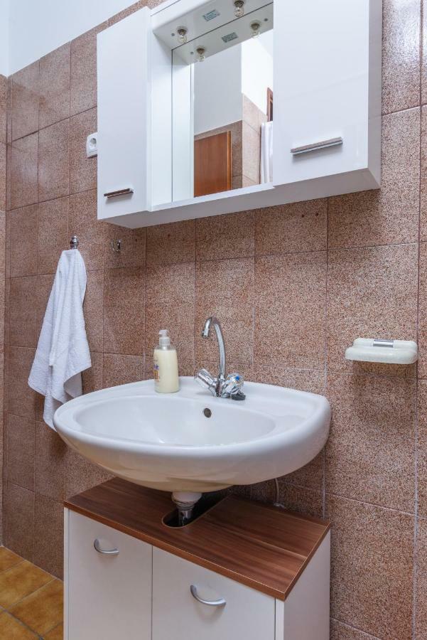 Accommodation Mamut Trogir Bagian luar foto