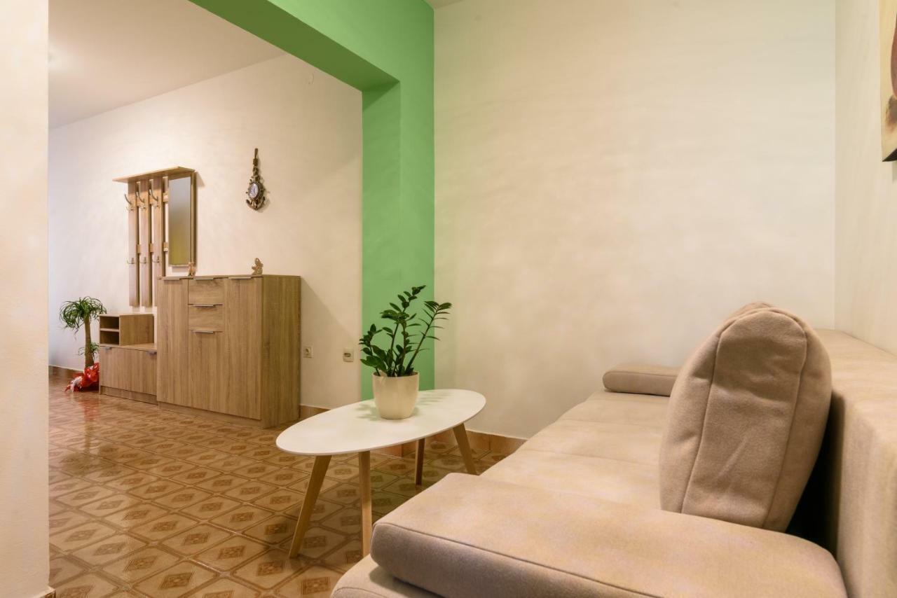 Accommodation Mamut Trogir Bagian luar foto