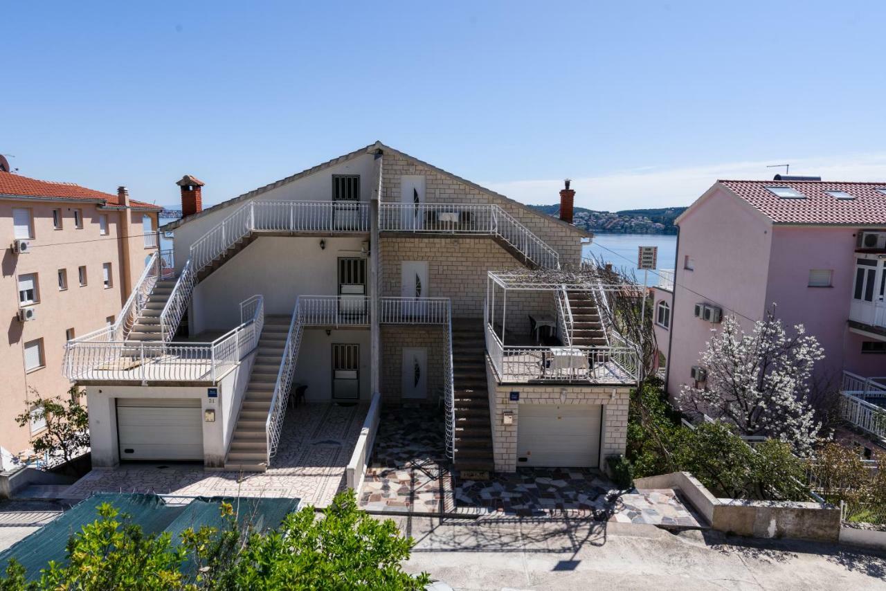 Accommodation Mamut Trogir Bagian luar foto