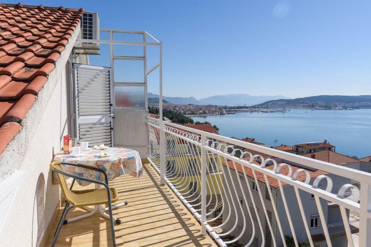 Accommodation Mamut Trogir Bagian luar foto