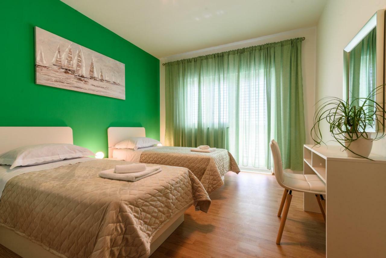 Accommodation Mamut Trogir Bagian luar foto