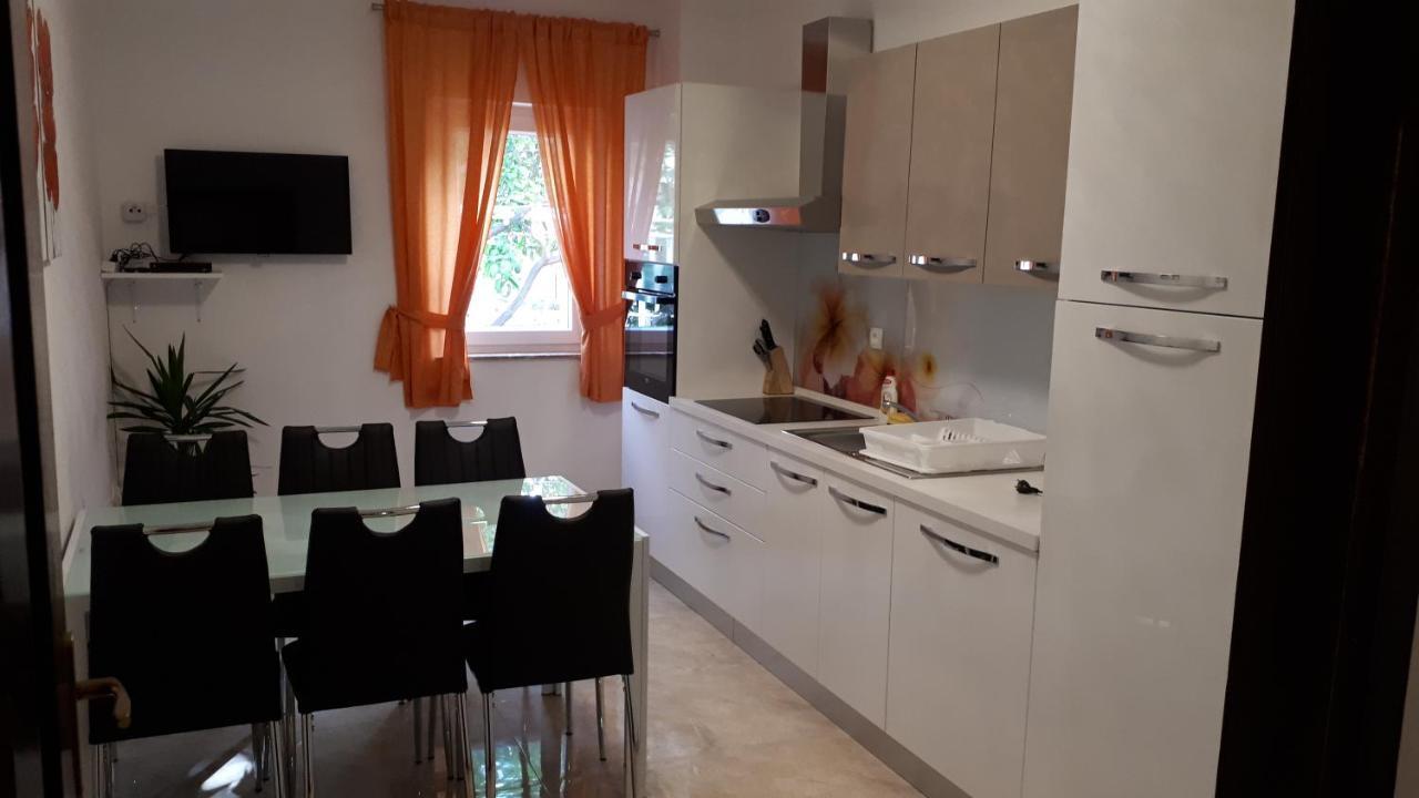 Accommodation Mamut Trogir Bagian luar foto